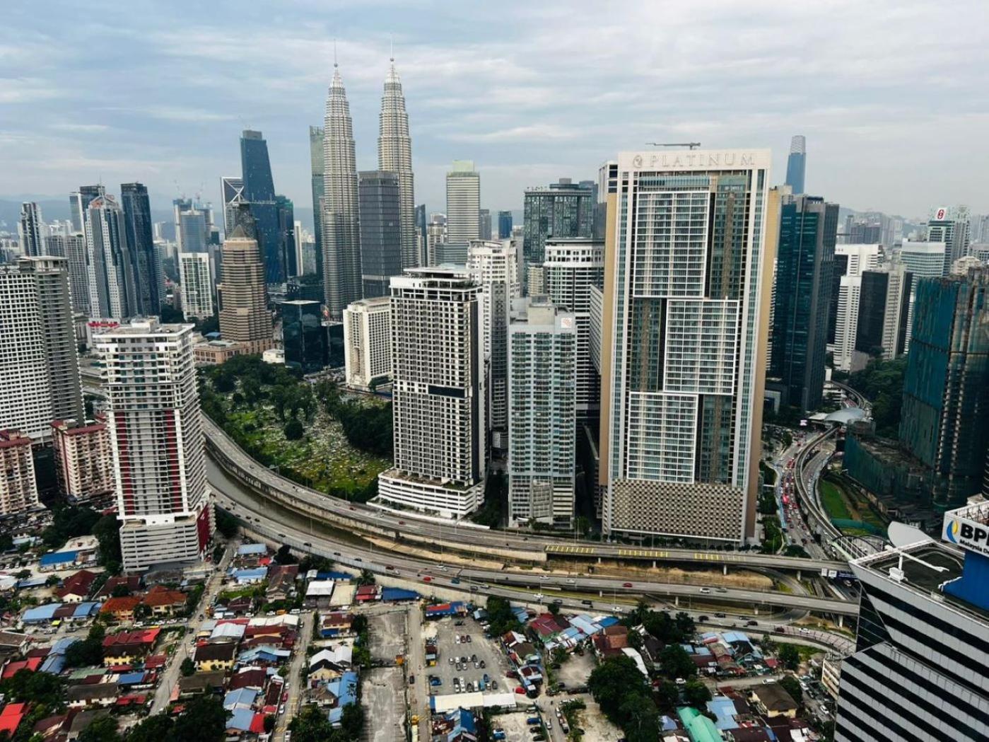 The Luxe Suites Infinitum Klcc Куала Лумпур Екстериор снимка